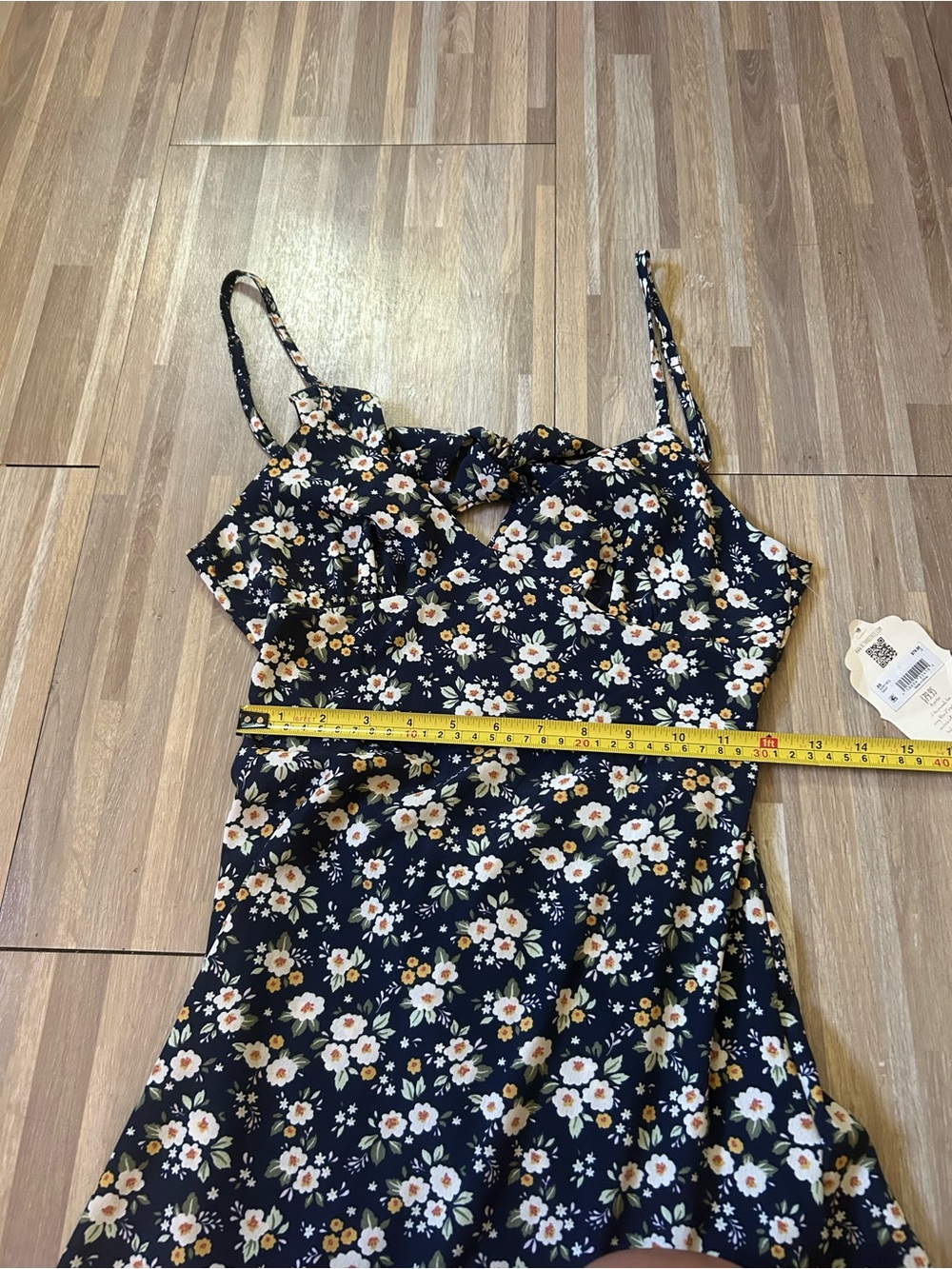 NWT Altar’d State Navy Floral Midi Dress Open Tie Back Spaghetti Straps Size Sm - Picture 9 of 9